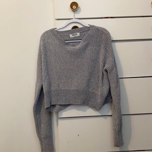 Slightly cropped long sleeve shirt